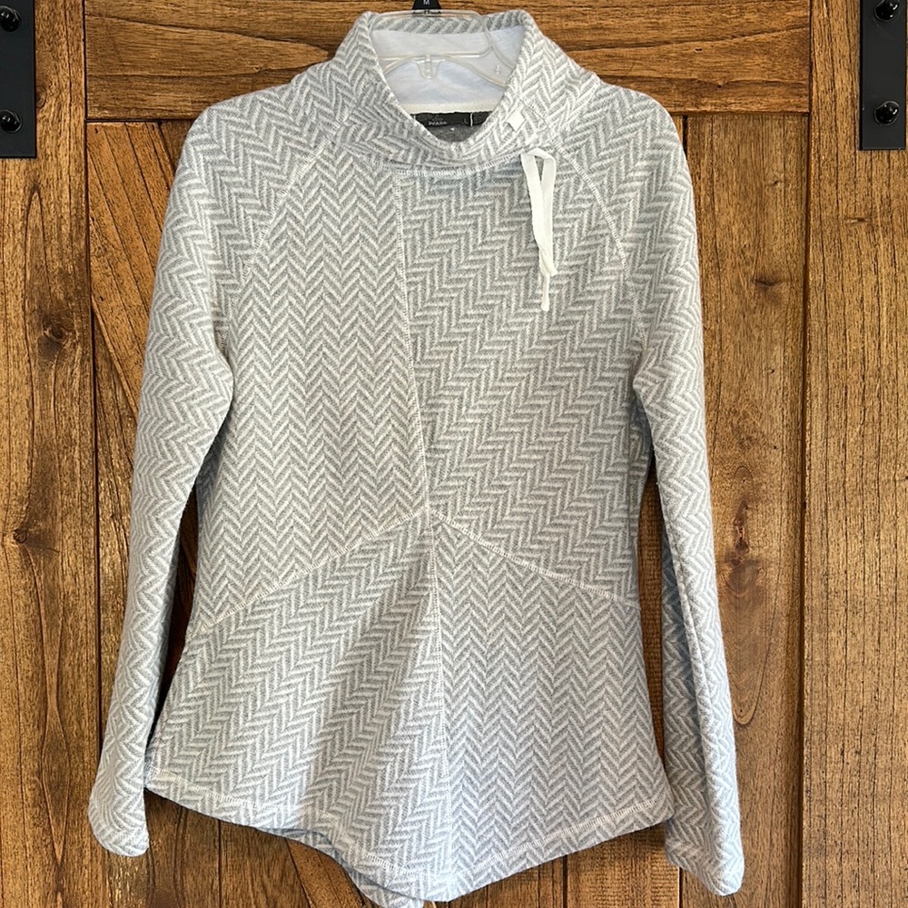 Prana light gray asymmetrical herringbone pullover mock neck sweater